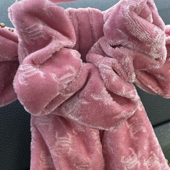 Juicy Couture Pink Velvet Bow with Gold Accents. NWT. Oversized Scrunchie Preppy - Picture 3 of 4